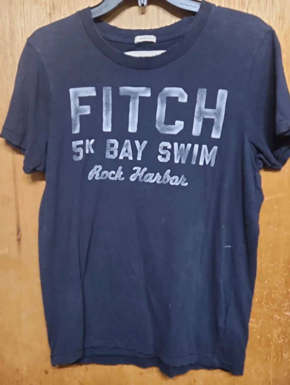 Abercrombie & Fitch Navy Graphic 'FITCH 5K BAY SWIM' Men's Tee